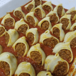 Makaron muszle z mielonym mięsem i sosem pomidorowym: Danie, które naprawdę się wyróżnia!